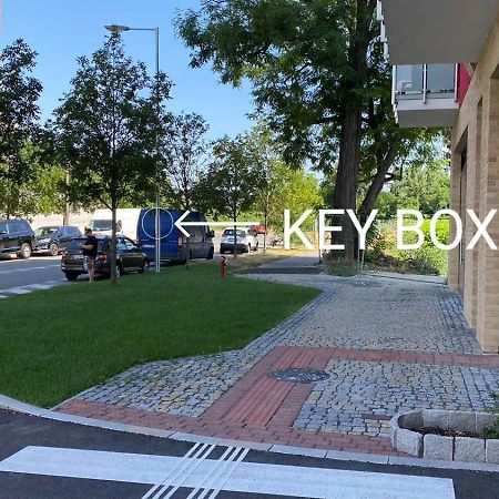 New Cozy 2 Room Pink Apartment Bratislava 058 מראה חיצוני תמונה