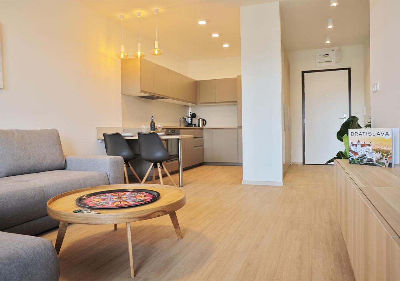 New Cozy 2 Room Pink Apartment Bratislava 058 מראה חיצוני תמונה