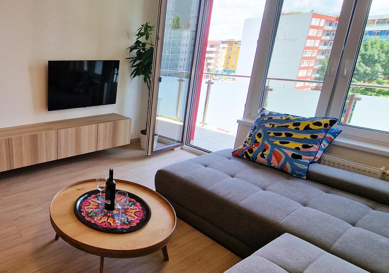 New Cozy 2 Room Pink Apartment Bratislava 058 מראה חיצוני תמונה