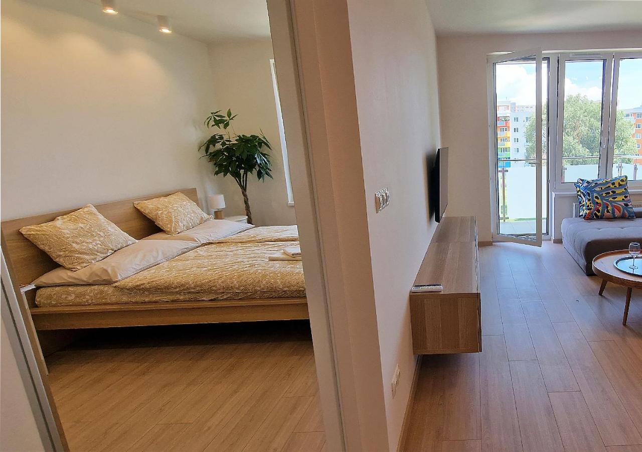 New Cozy 2 Room Pink Apartment Bratislava 058 מראה חיצוני תמונה