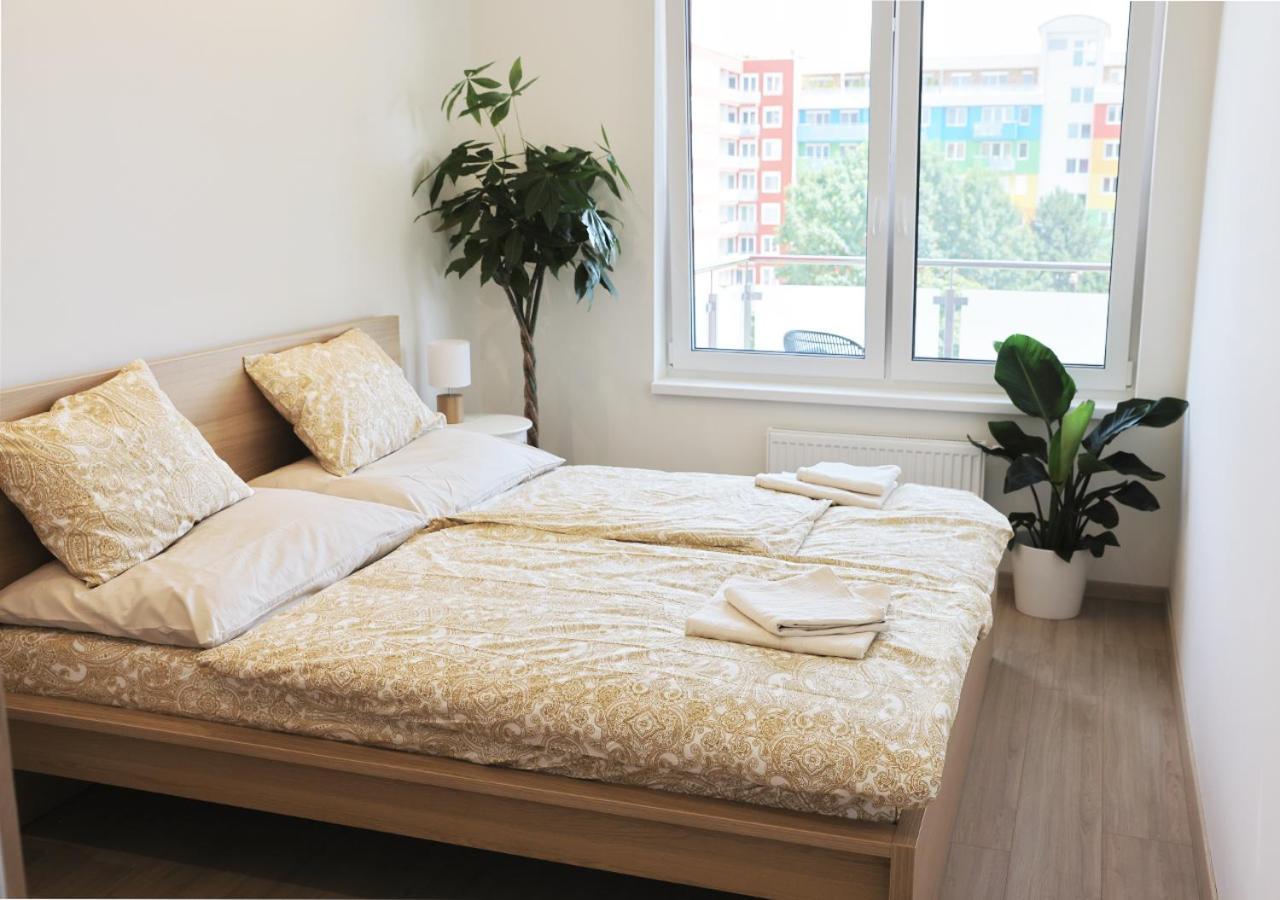 New Cozy 2 Room Pink Apartment Bratislava 058 מראה חיצוני תמונה