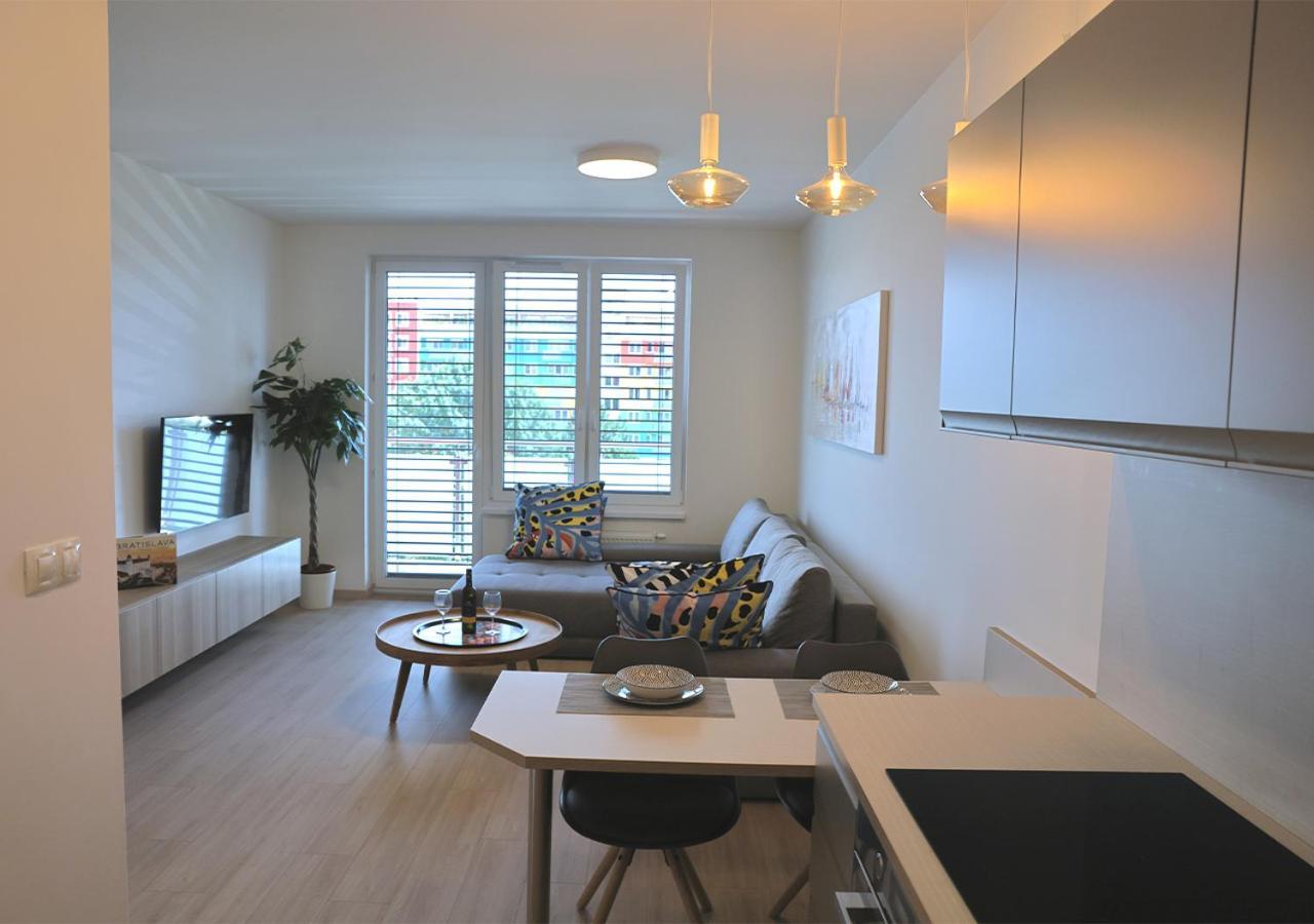 New Cozy 2 Room Pink Apartment Bratislava 058 מראה חיצוני תמונה