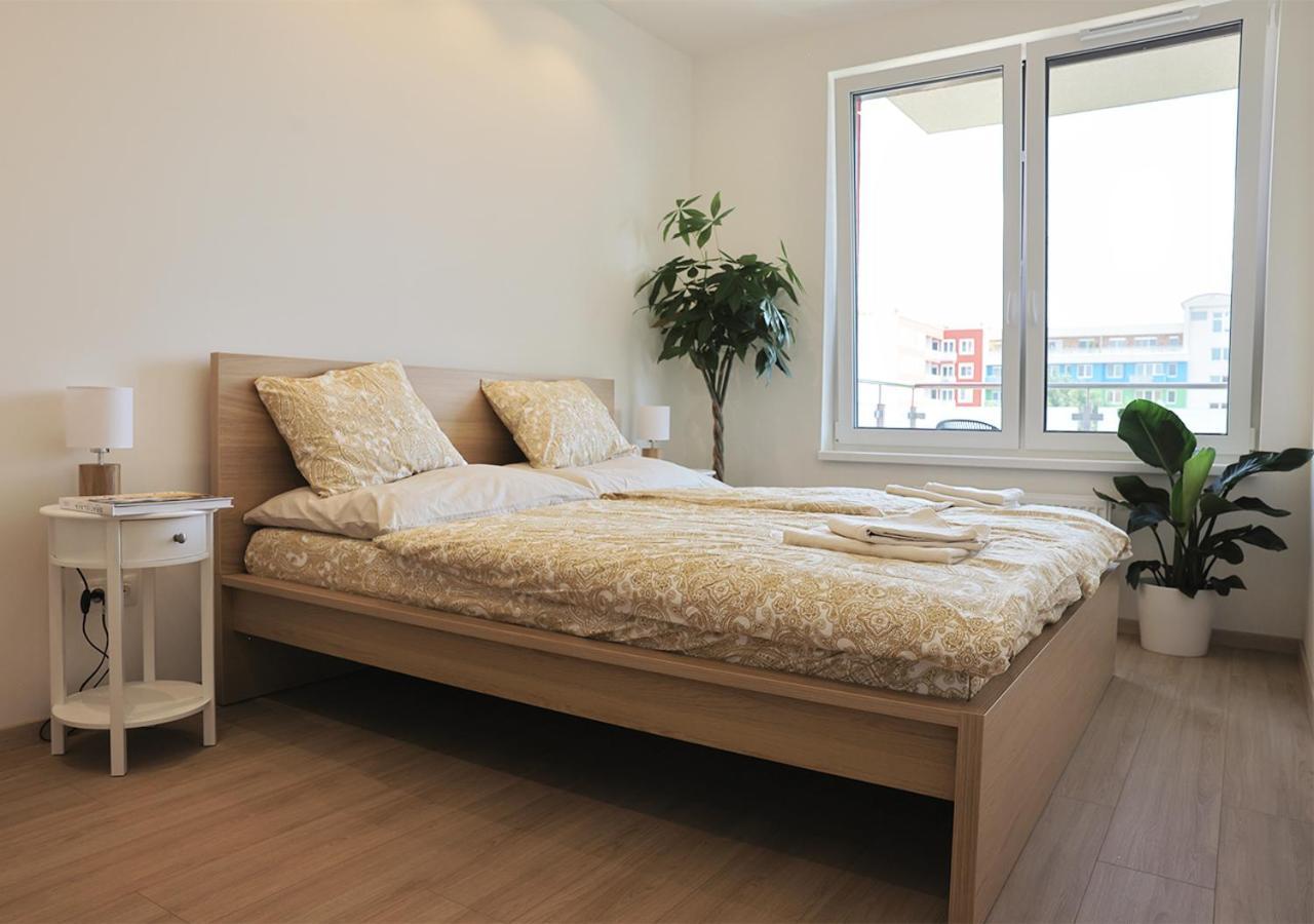 New Cozy 2 Room Pink Apartment Bratislava 058 מראה חיצוני תמונה
