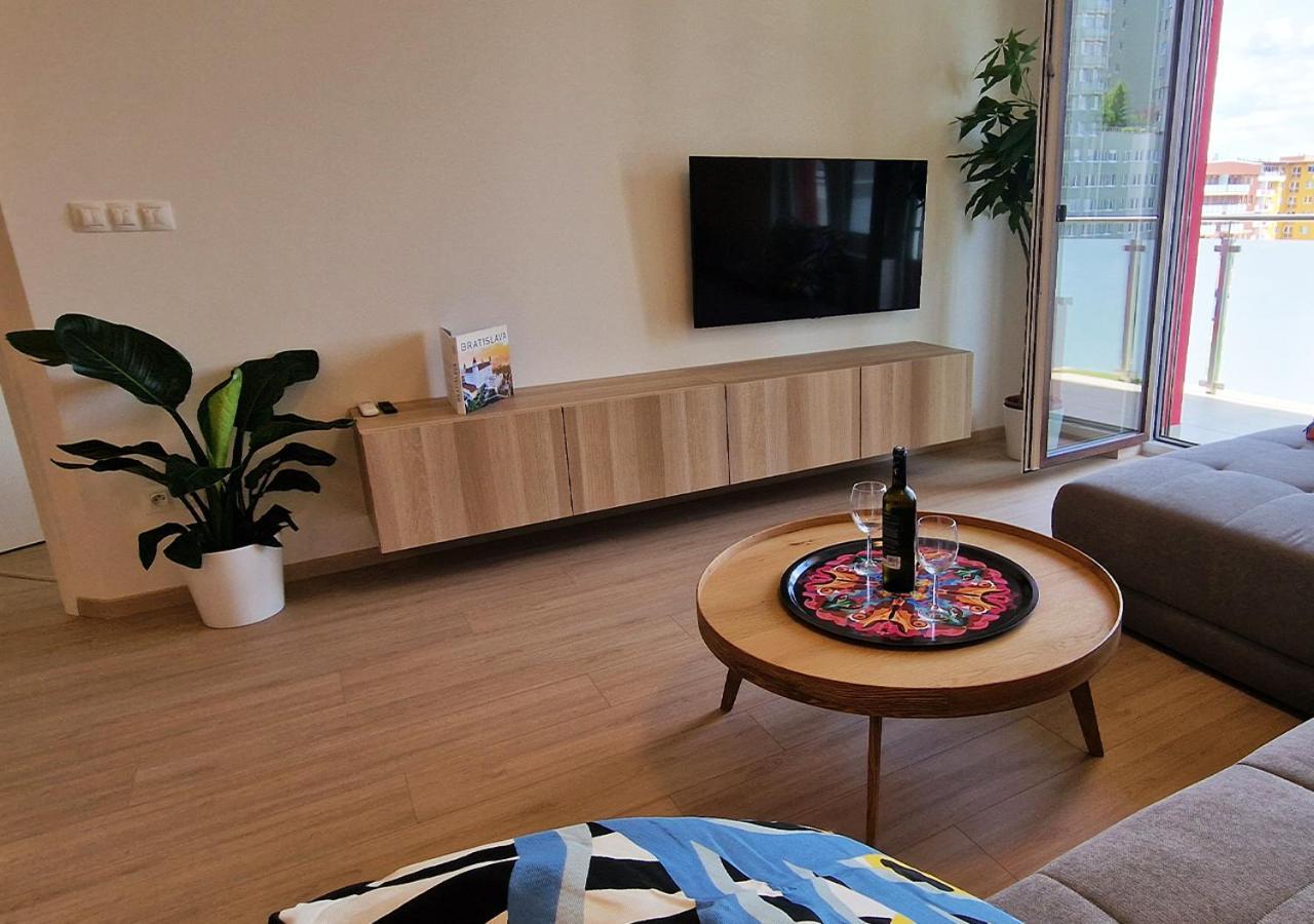 New Cozy 2 Room Pink Apartment Bratislava 058 מראה חיצוני תמונה