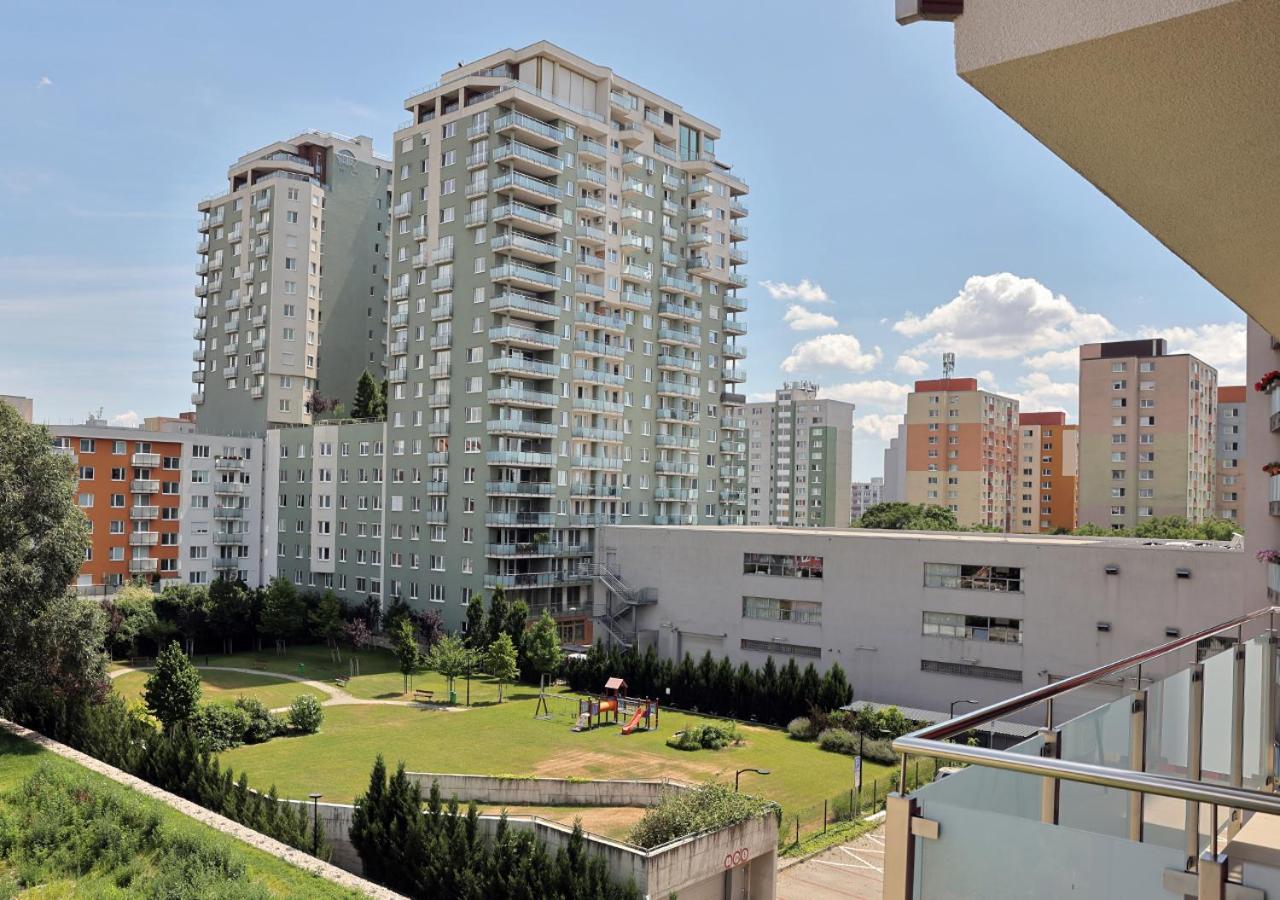 New Cozy 2 Room Pink Apartment Bratislava 058 מראה חיצוני תמונה
