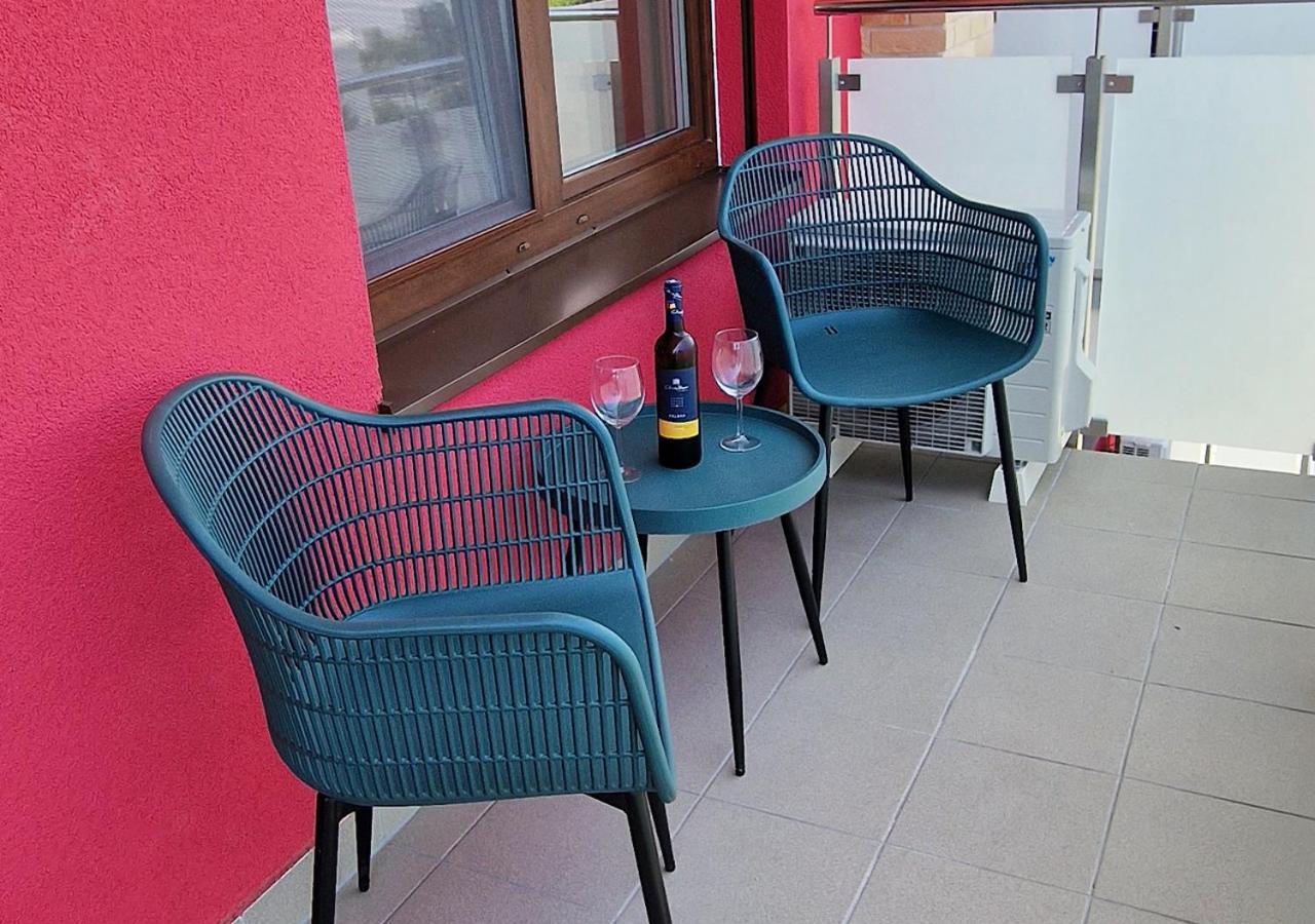 New Cozy 2 Room Pink Apartment Bratislava 058 מראה חיצוני תמונה